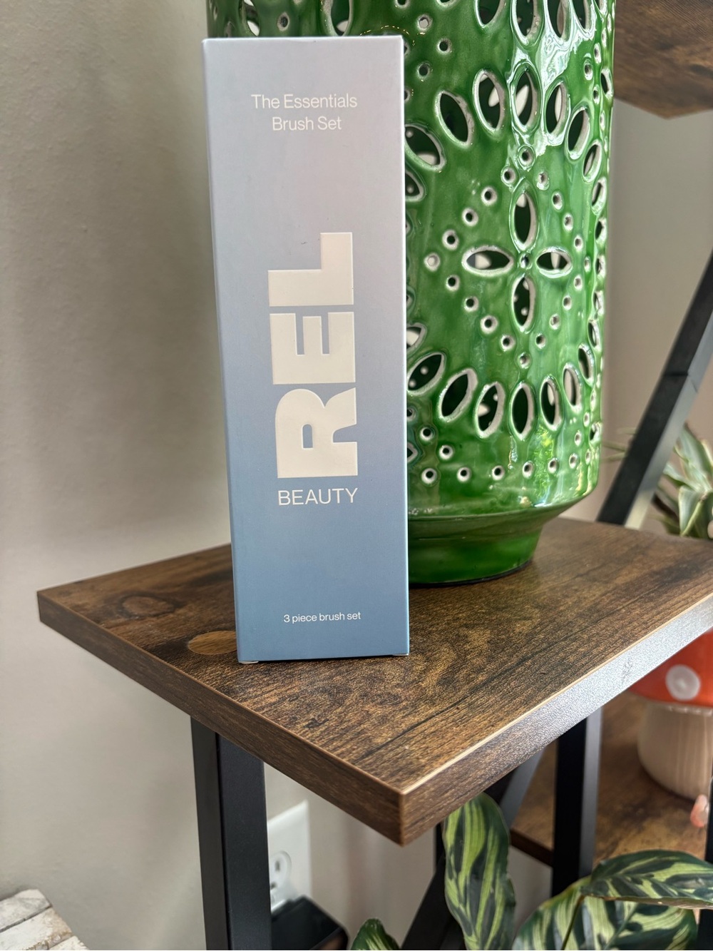 REL Beauty Essentials Brush Set in Gold tone